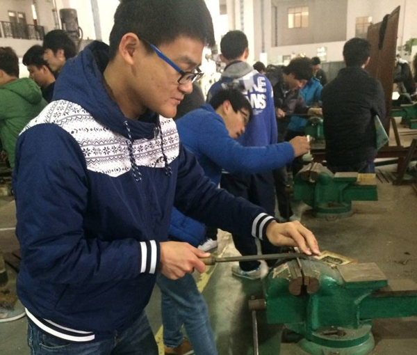 文理学院开展金工实习实践教学